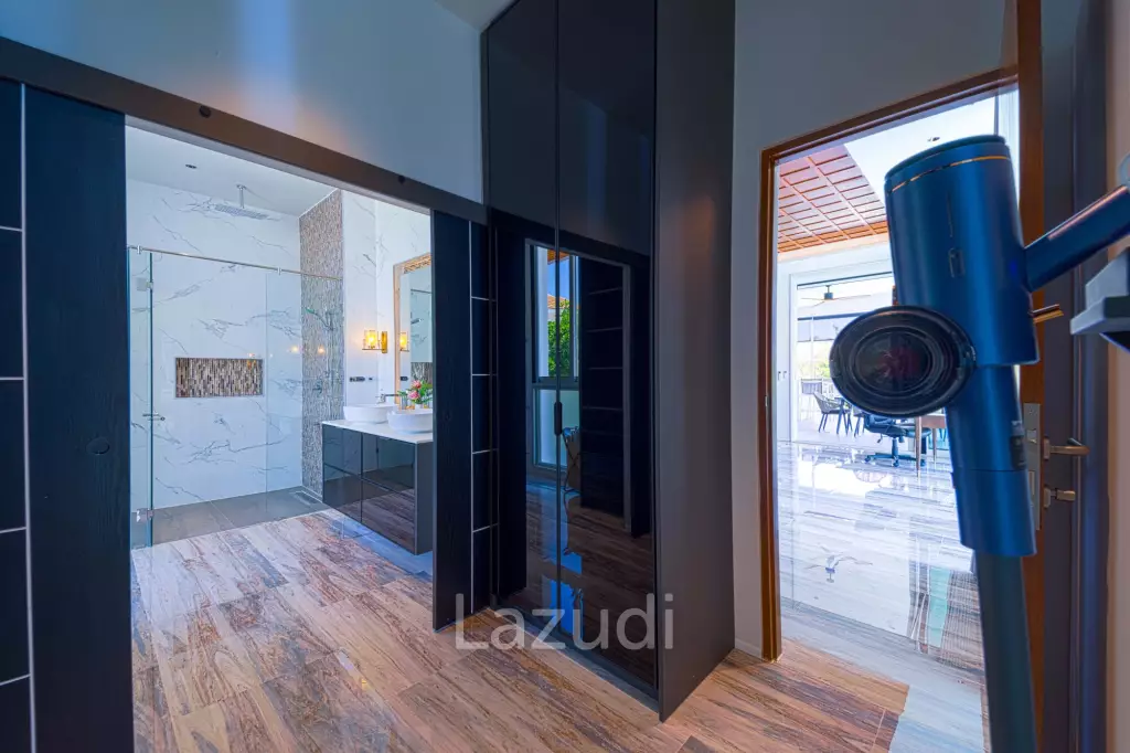 Ultra-Modern 7-Bedroom Sanctuary in Palm Hills Golf Club