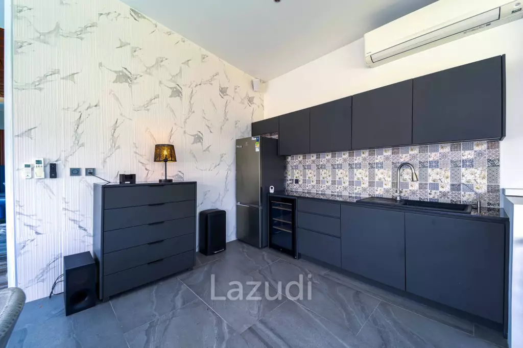 Ultra-Modern 7-Bedroom Sanctuary in Palm Hills Golf Club