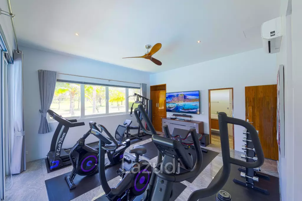 Ultra-Modern 7-Bedroom Sanctuary in Palm Hills Golf Club