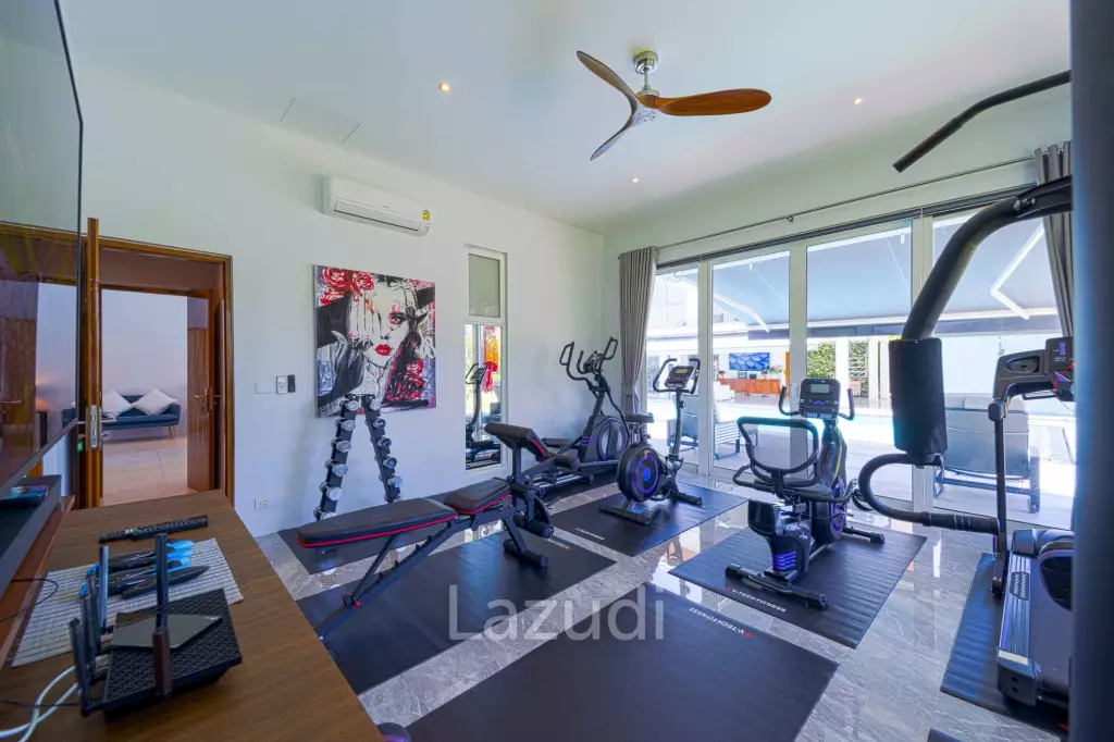 Ultra-Modern 7-Bedroom Sanctuary in Palm Hills Golf Club