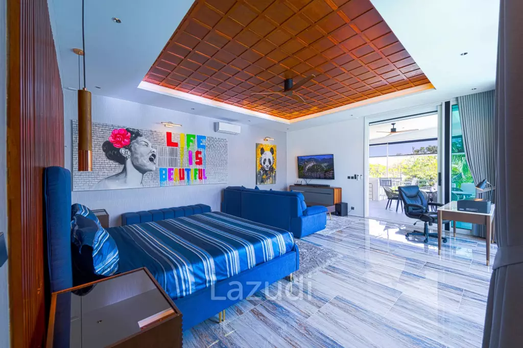 Ultra-Modern 7-Bedroom Sanctuary in Palm Hills Golf Club