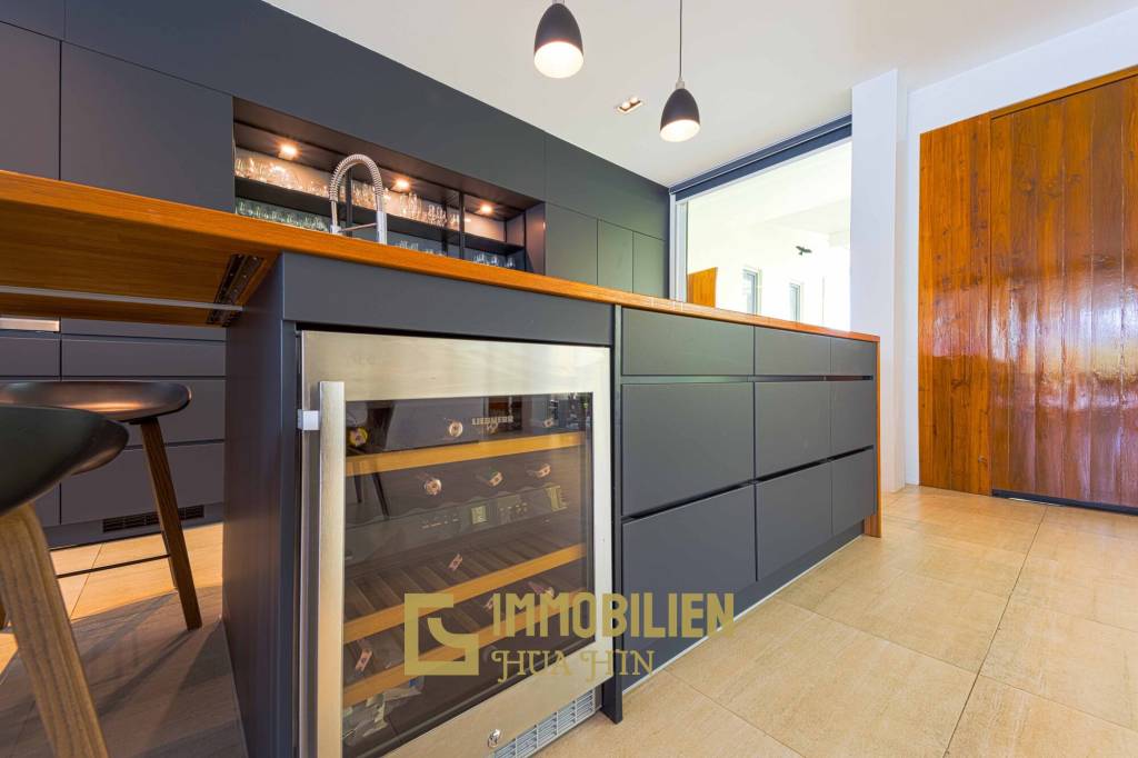 วิลล่าหรูสไตล์โมเดิร์น 7 ห้องนอน – สนามกอล์ฟ ปาล์ม ฮิลล์ ชะอำ (Palm Hills Golf Club)