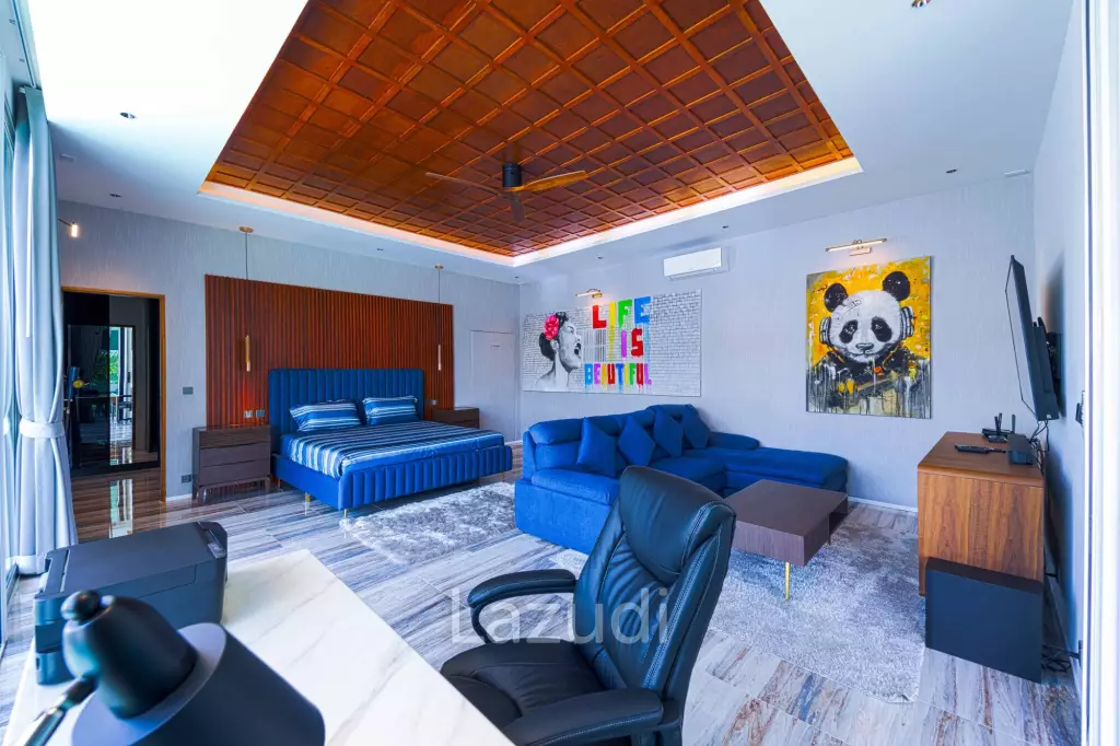 Ultra-Modern 7-Bedroom Sanctuary in Palm Hills Golf Club