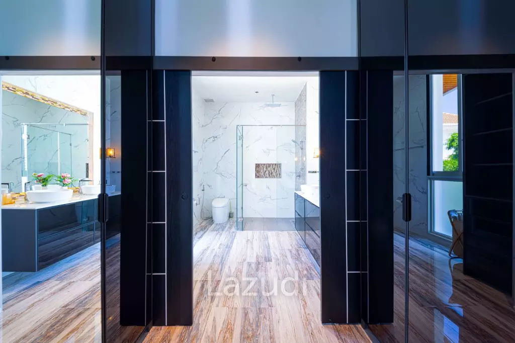 Ultra-Modern 7-Bedroom Sanctuary in Palm Hills Golf Club