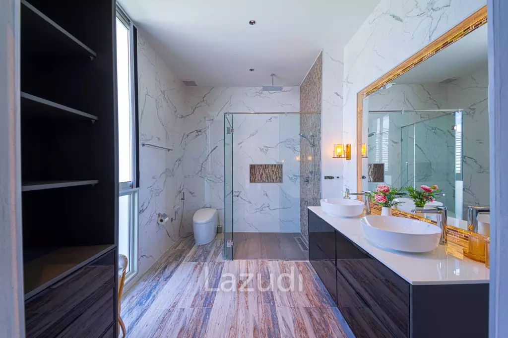 Ultra-Modern 7-Bedroom Sanctuary in Palm Hills Golf Club