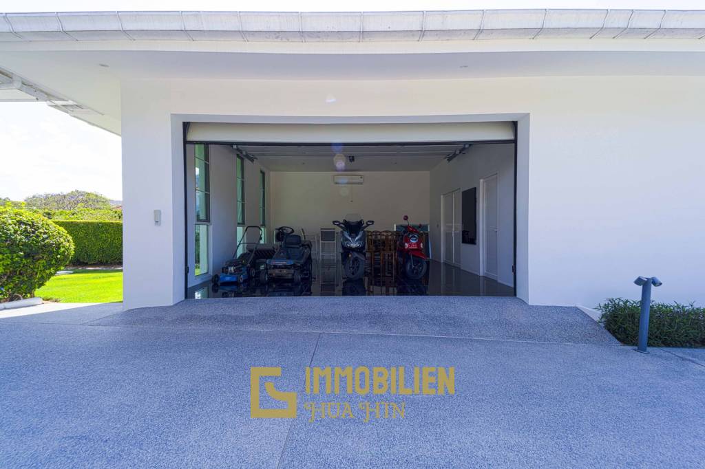 วิลล่าหรูสไตล์โมเดิร์น 7 ห้องนอน – สนามกอล์ฟ ปาล์ม ฮิลล์ ชะอำ (Palm Hills Golf Club)