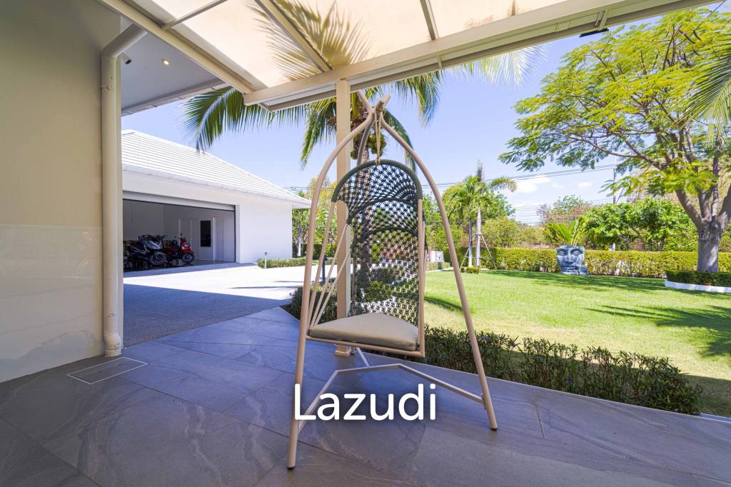 Ultra-Modern 7-Bedroom Sanctuary in Palm Hills Golf Club