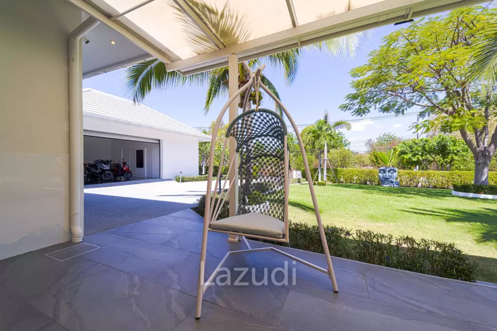 Ultra-Modern 7-Bedroom Sanctuary in Palm Hills Golf Club