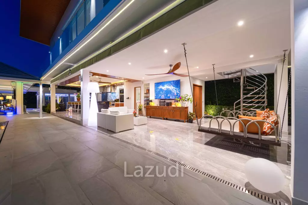 Ultra-Modern 7-Bedroom Sanctuary in Palm Hills Golf Club