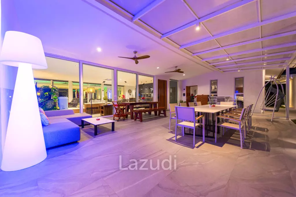 Ultra-Modern 7-Bedroom Sanctuary in Palm Hills Golf Club
