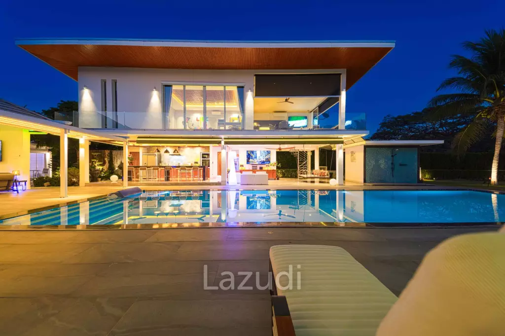 Ultra-Modern 7-Bedroom Sanctuary in Palm Hills Golf Club