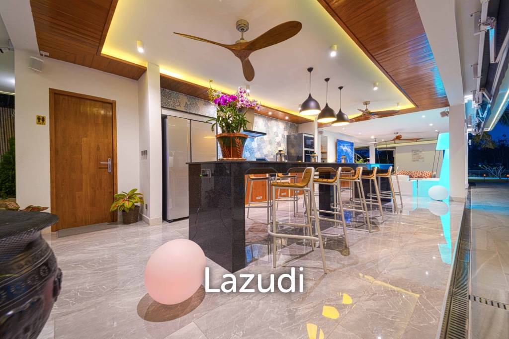 Ultra-Modern 7-Bedroom Sanctuary in Palm Hills Golf Club