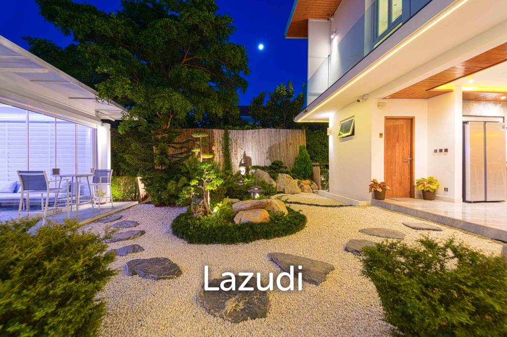 Ultra-Modern 7-Bedroom Sanctuary in Palm Hills Golf Club