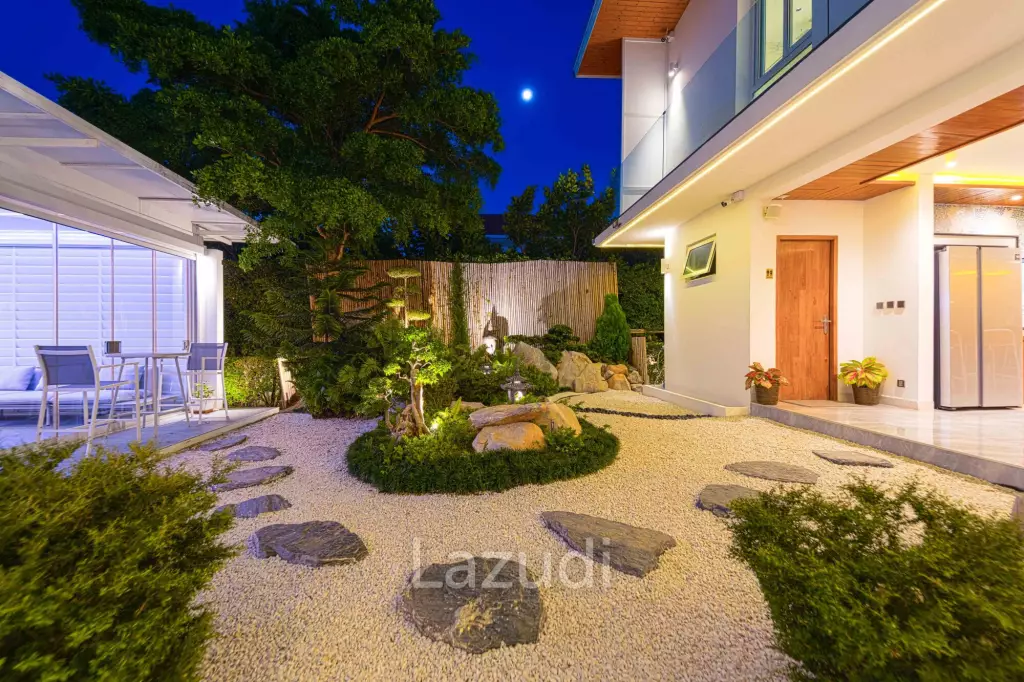 Ultra-Modern 7-Bedroom Sanctuary in Palm Hills Golf Club