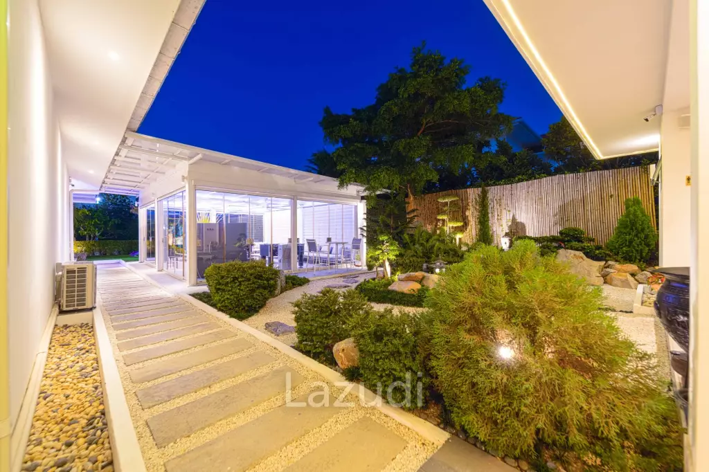 Ultra-Modern 7-Bedroom Sanctuary in Palm Hills Golf Club