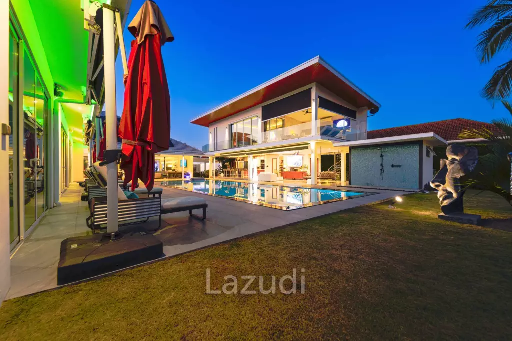 Ultra-Modern 7-Bedroom Sanctuary in Palm Hills Golf Club