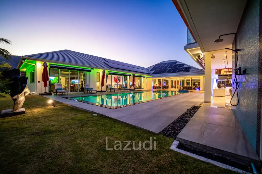 Ultra-Modern 7-Bedroom Sanctuary in Palm Hills Golf Club