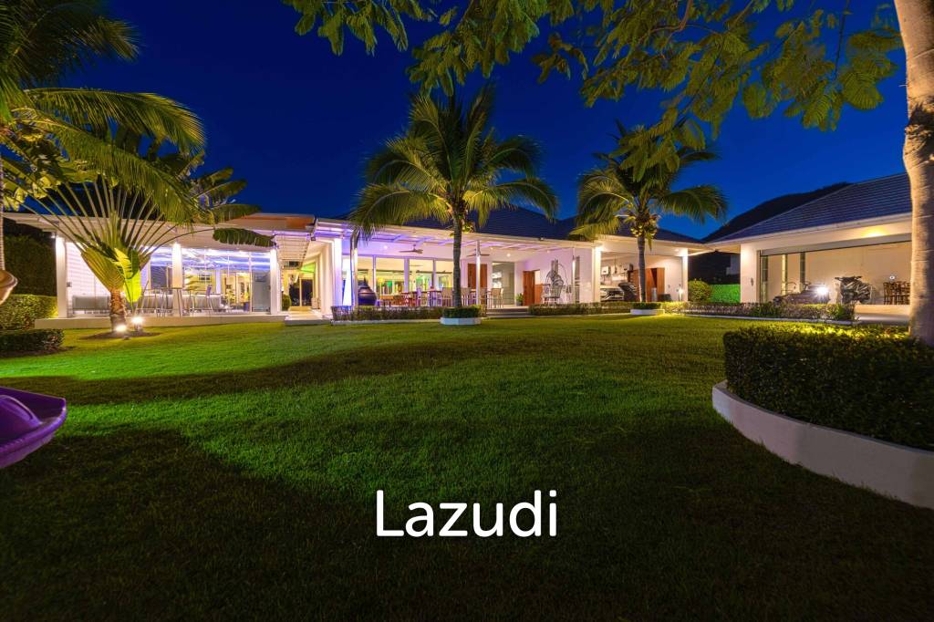 Ultra-Modern 7-Bedroom Sanctuary in Palm Hills Golf Club