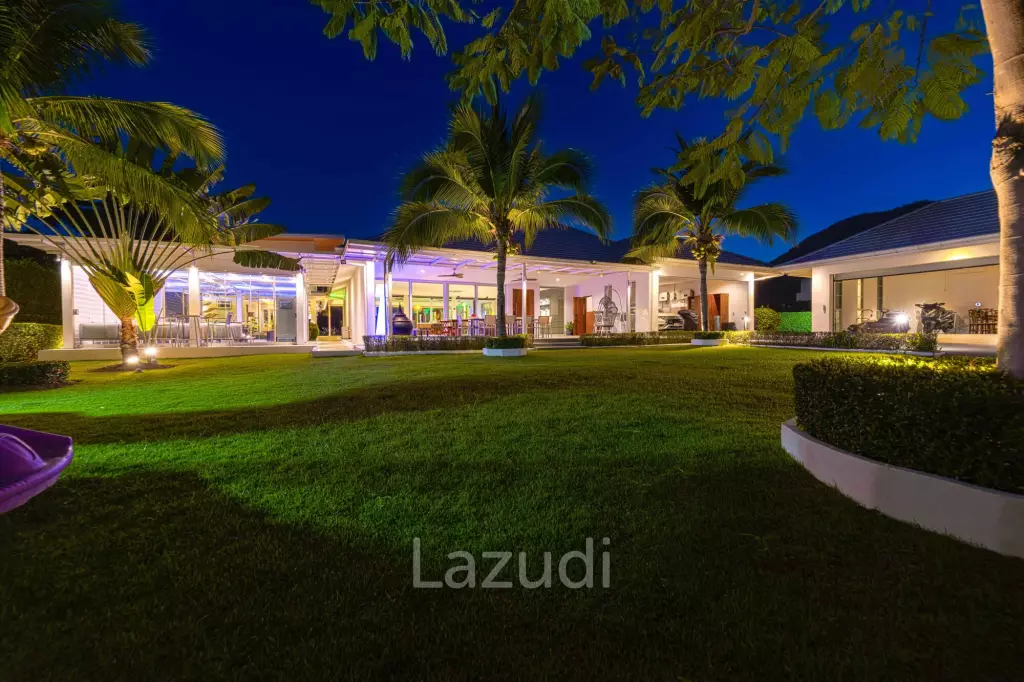 Ultra-Modern 7-Bedroom Sanctuary in Palm Hills Golf Club