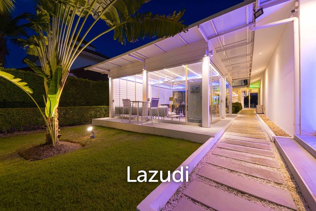 Ultra-Modern 7-Bedroom Sanctuary in Palm Hills Golf Club