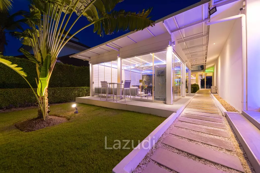 Ultra-Modern 7-Bedroom Sanctuary in Palm Hills Golf Club