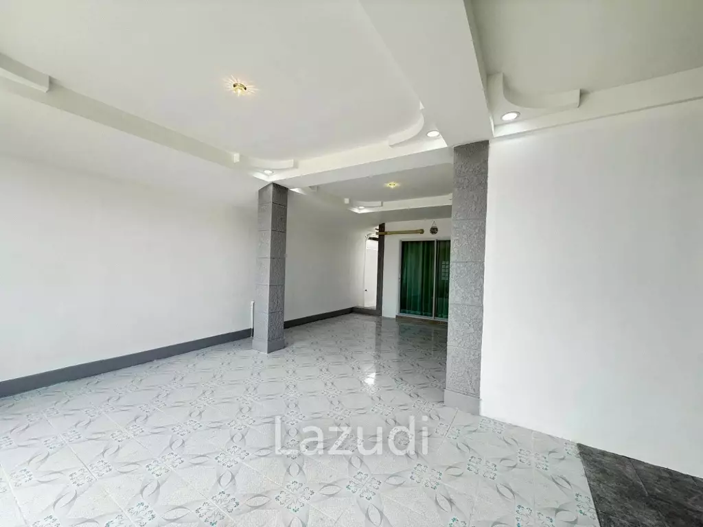 3 Bedroom 2 Bathroom 85 SQ.M. Pattaya Ruangrueng Village