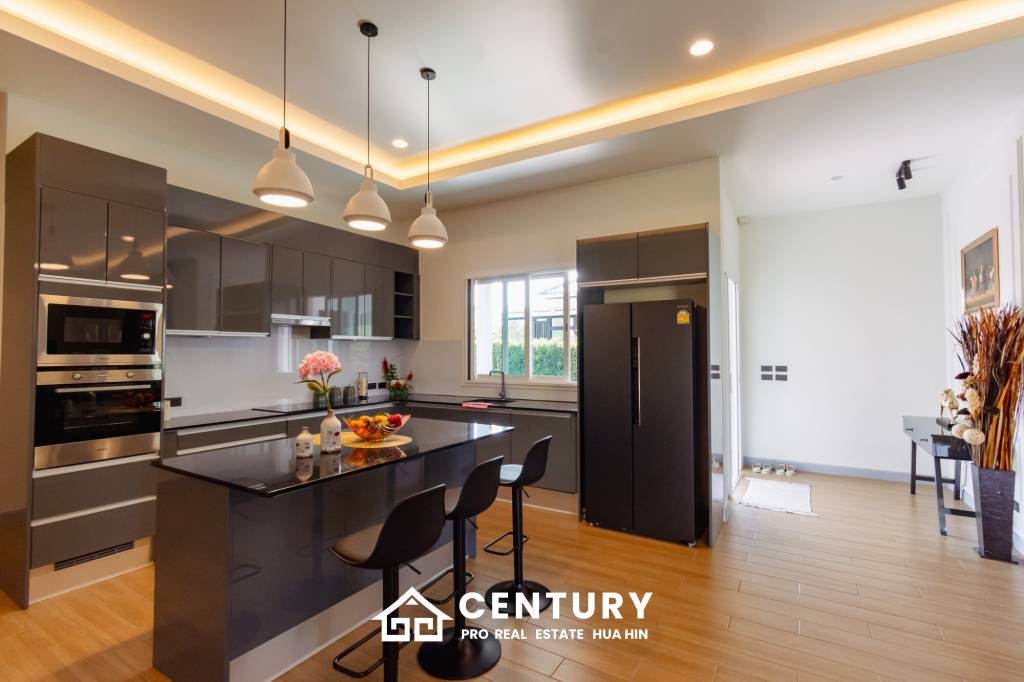 240 sqm modern pool villa in Thap Tai Hua Hin