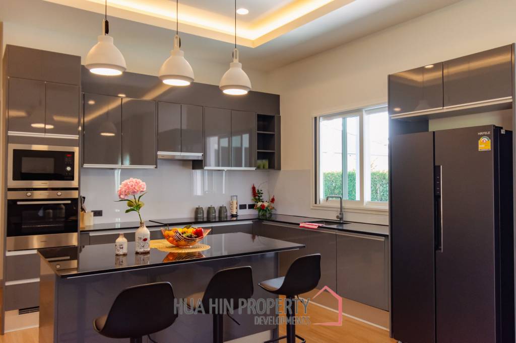 240 sqm modern pool villa in Thap Tai Hua Hin