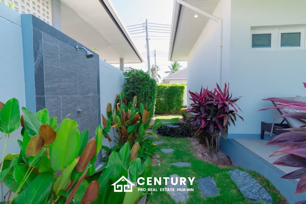 240 sqm modern pool villa in Thap Tai Hua Hin