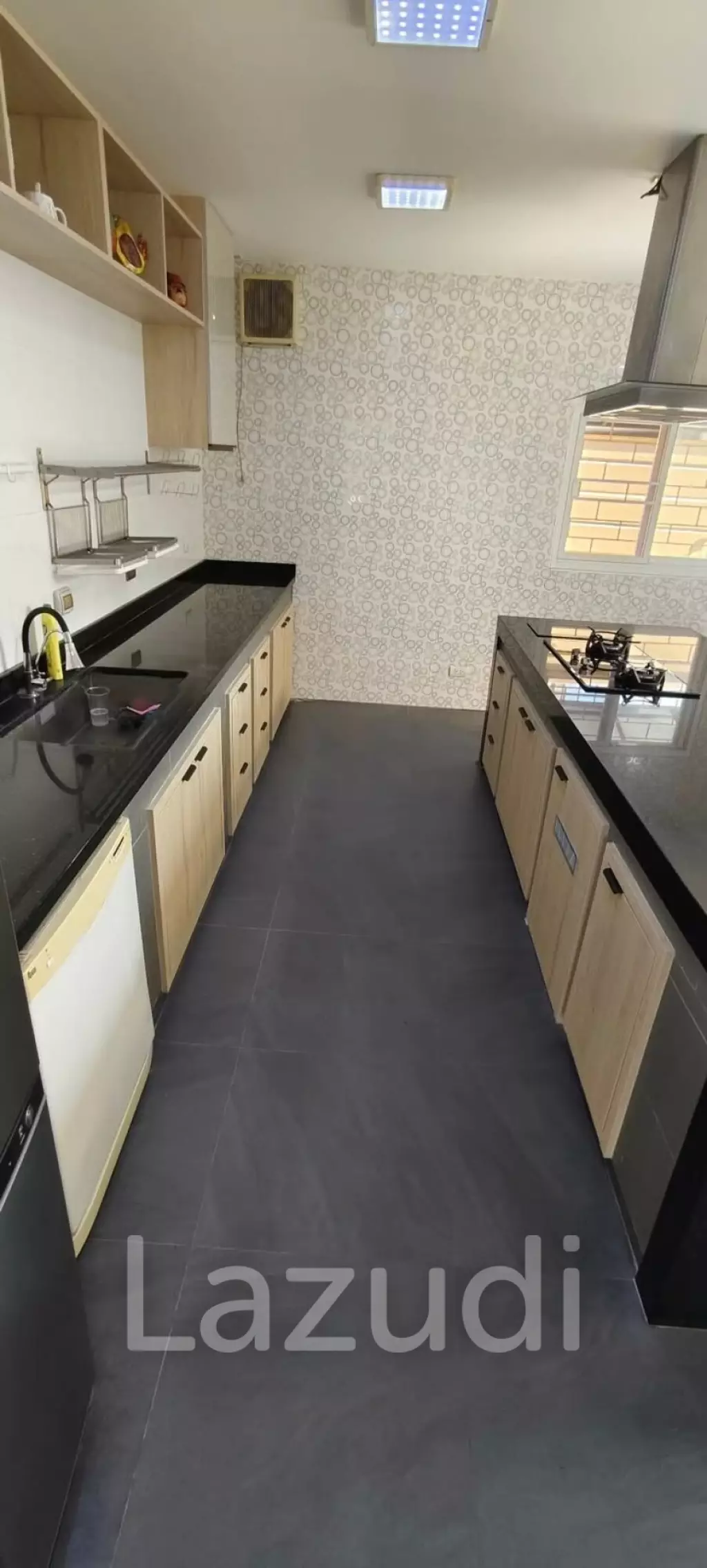 Private jucuzzi  Modern Single House  4 Beds 4 Baths 320 SQ.M