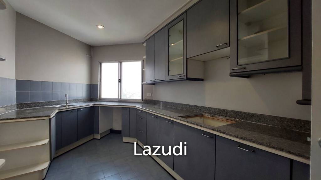 4 bedroom 5 bathroom condo 339 sqm Saichol Mansion