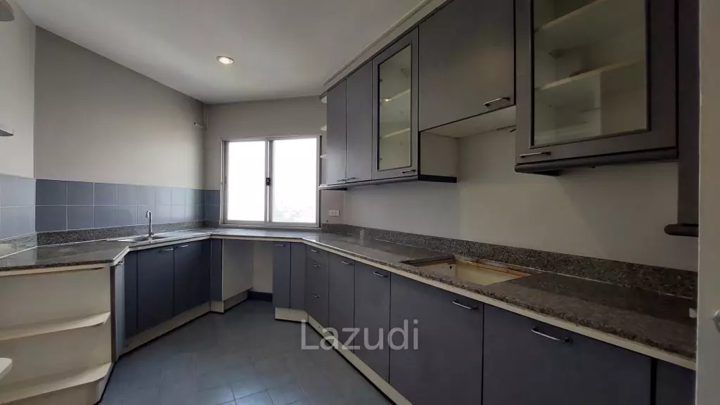 4 bedroom 5 bathroom condo 339 sqm Saichol Mansion