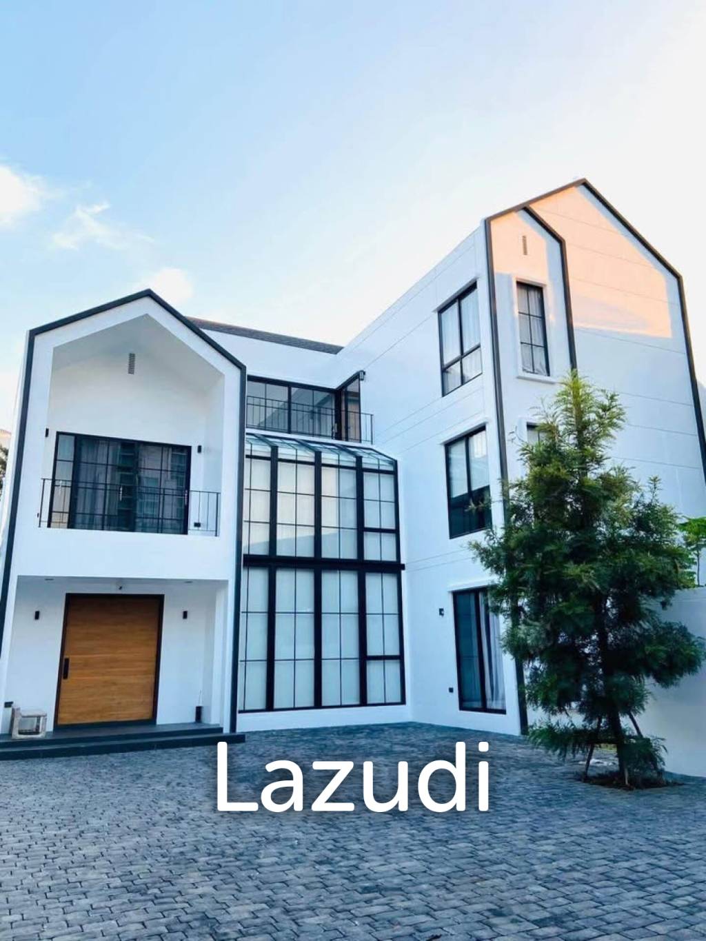 6 bedroom 7 bathroom detached home on Krungthonburi 4