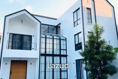 6 bedroom 7 bathroom detached home on Krungthonburi 4
