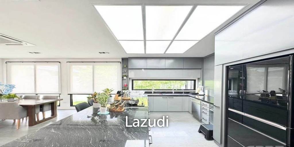 6 bedroom 7 bathroom detached home on Krungthonburi 4