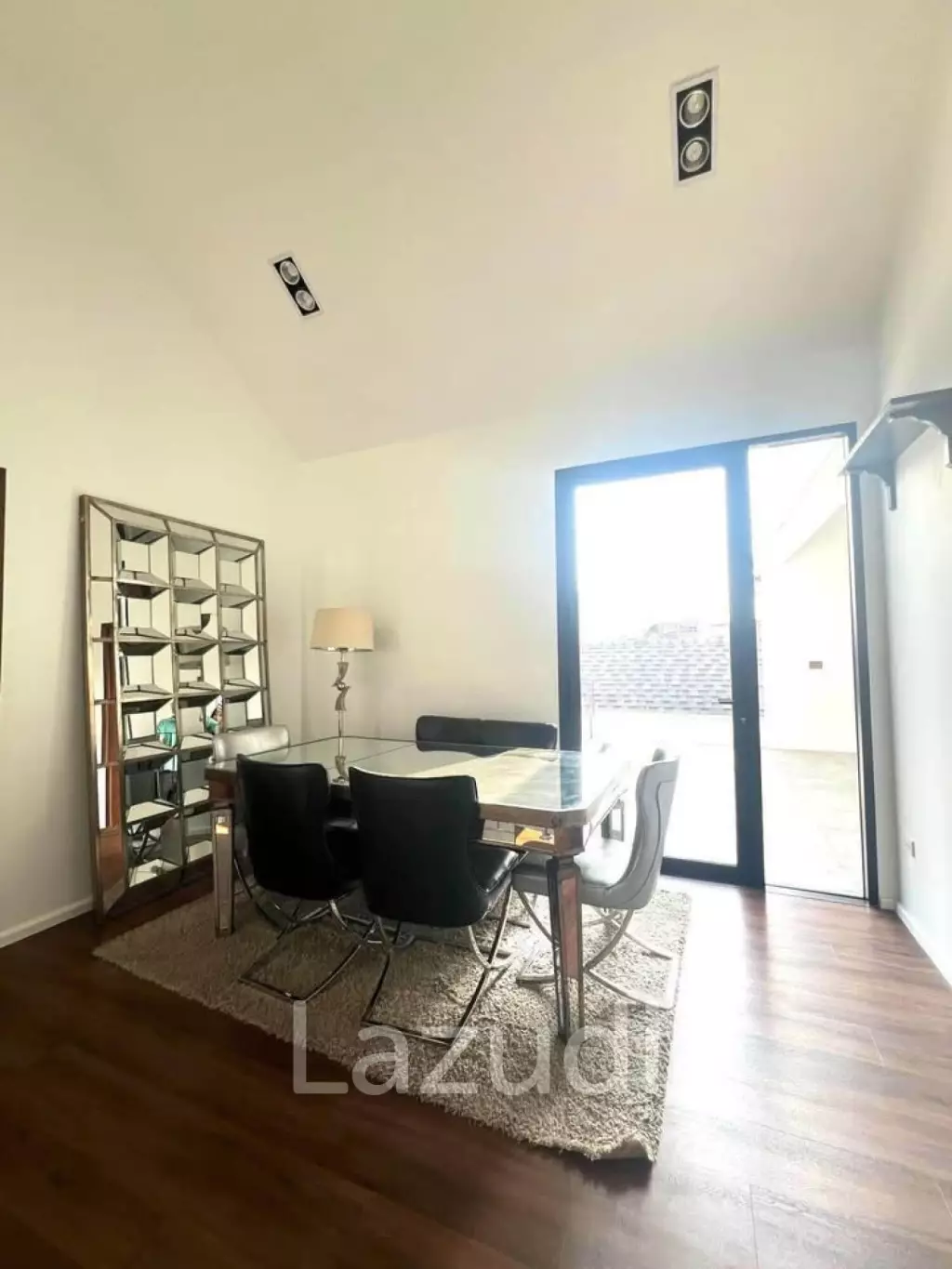 6 bedroom 7 bathroom detached home on Krungthonburi 4