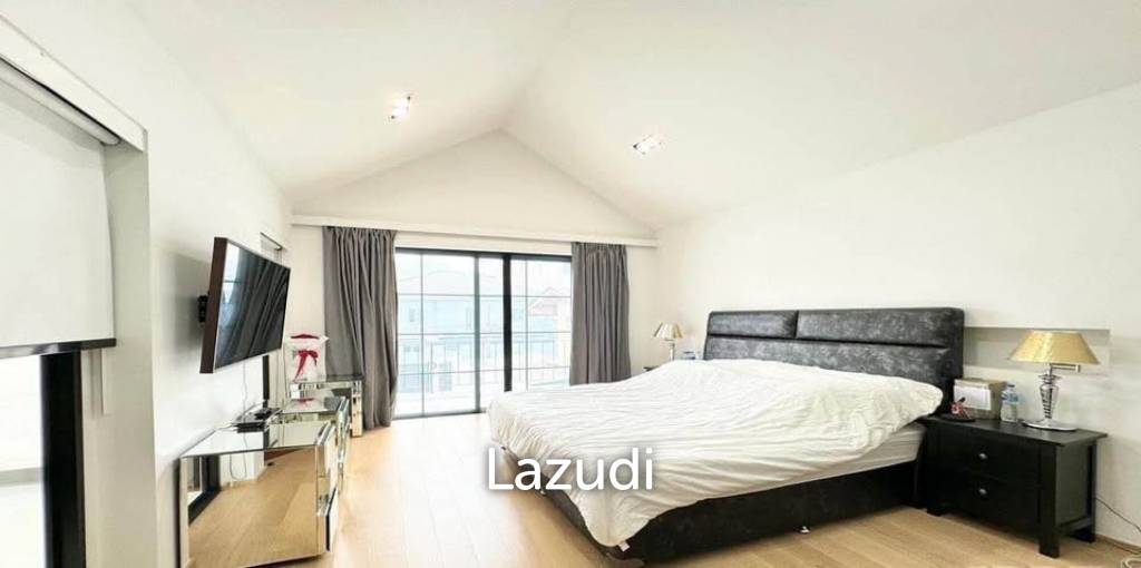 6 bedroom 7 bathroom detached home on Krungthonburi 4