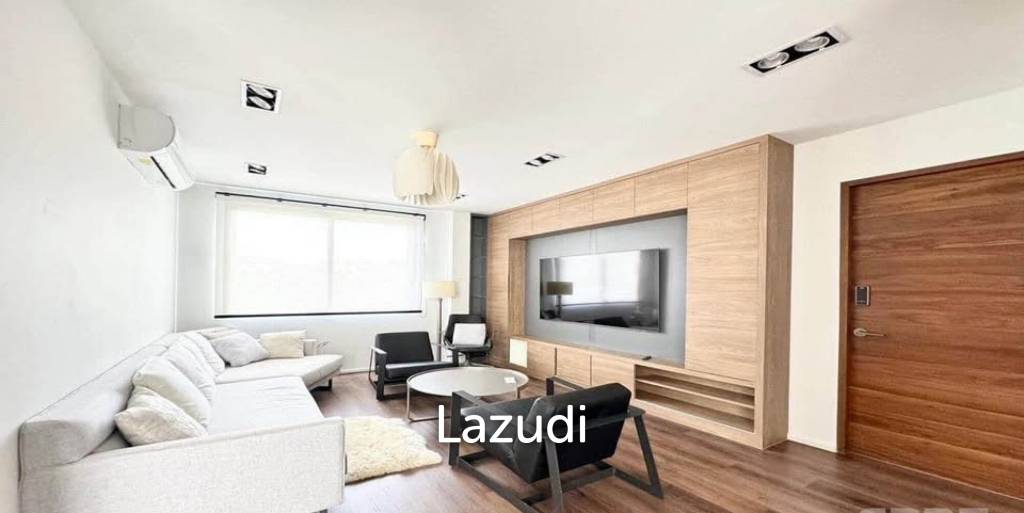 6 bedroom 7 bathroom detached home on Krungthonburi 4