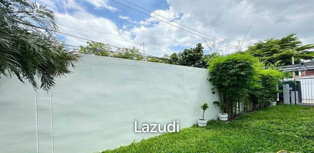 6 bedroom 7 bathroom detached home on Krungthonburi 4