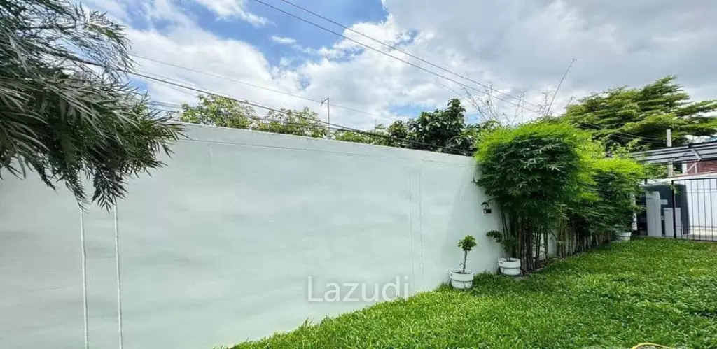 6 bedroom 7 bathroom detached home on Krungthonburi 4
