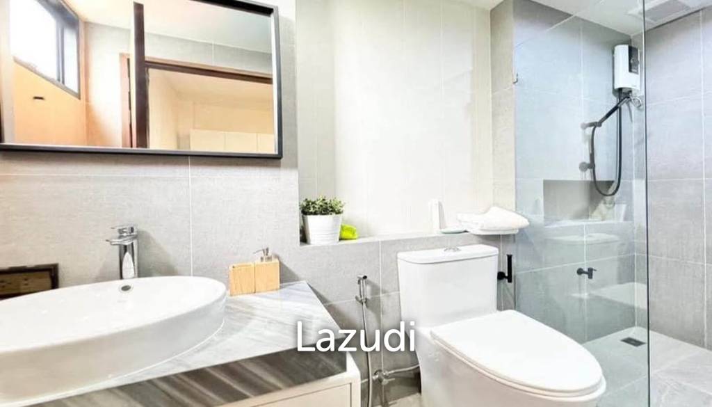 6 bedroom 7 bathroom detached home on Krungthonburi 4
