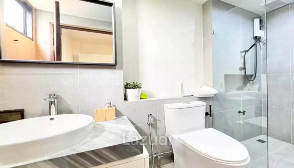 6 bedroom 7 bathroom detached home on Krungthonburi 4