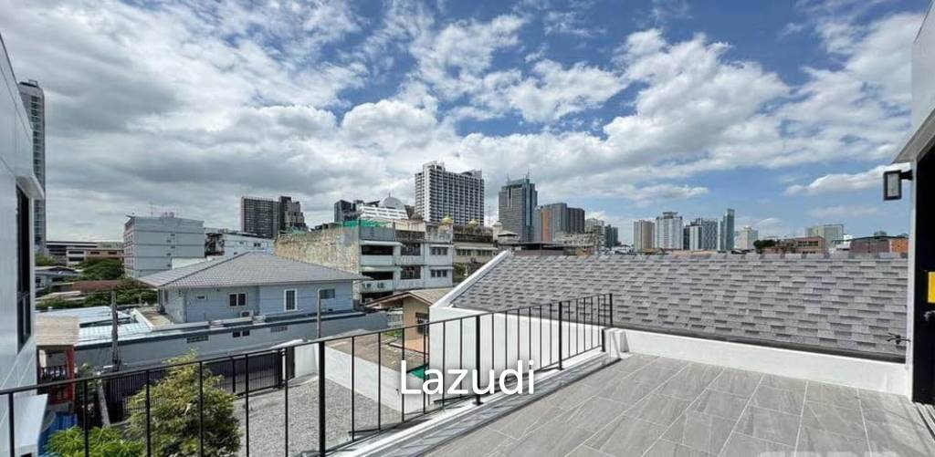 6 bedroom 7 bathroom detached home on Krungthonburi 4