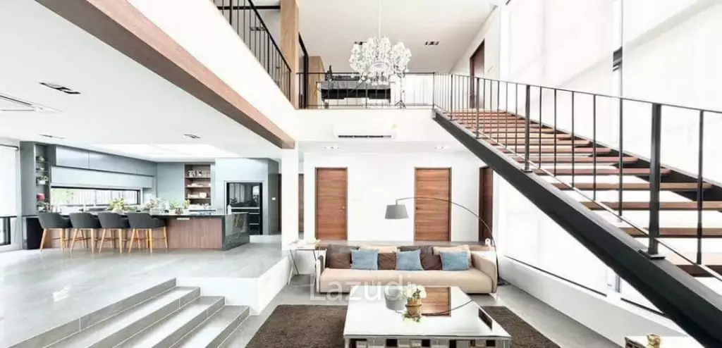 6 bedroom 7 bathroom detached home on Krungthonburi 4