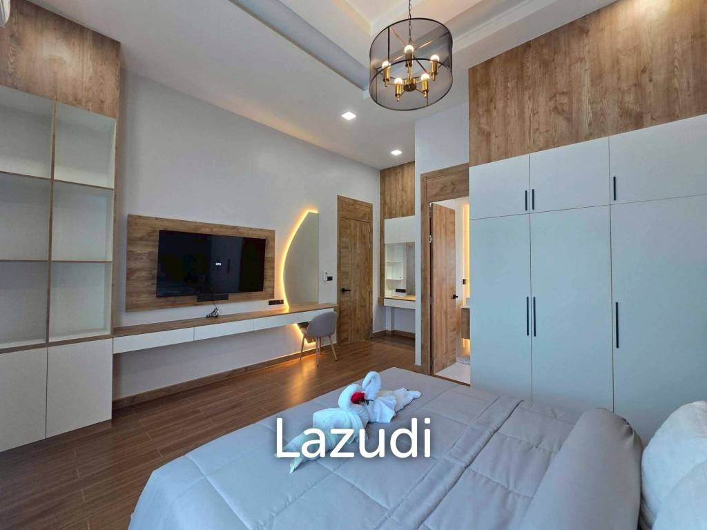 Modern Luxury Pool Villa In East Pattaya
