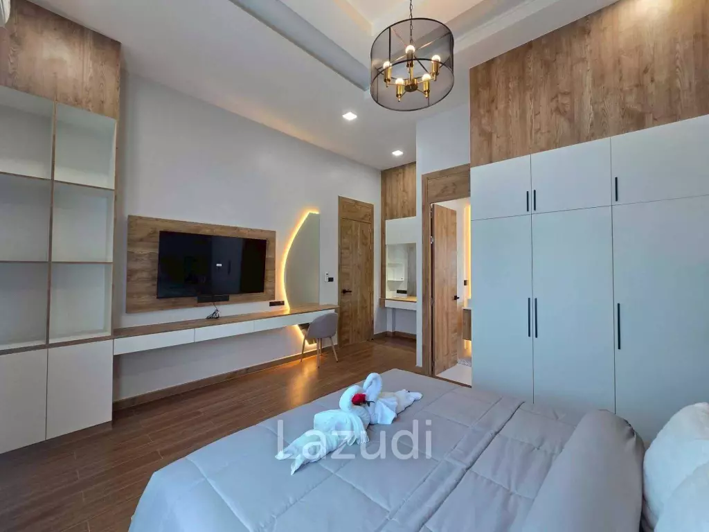 Modern Luxury Pool Villa In East Pattaya