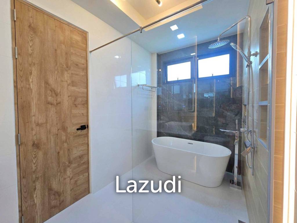 Modern Luxury Pool Villa In East Pattaya
