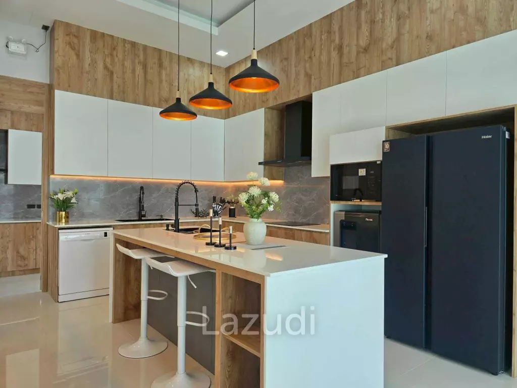 Modern Luxury Pool Villa In East Pattaya