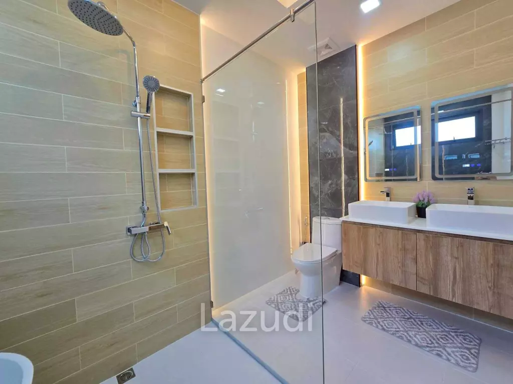 Modern Luxury Pool Villa In East Pattaya