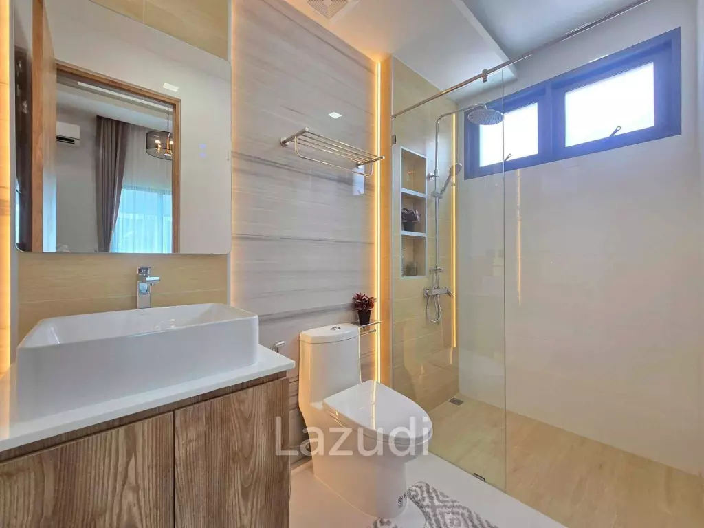 Modern Luxury Pool Villa In East Pattaya